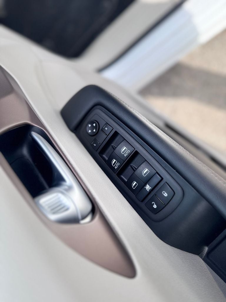 2024 Chrysler Voyager LX