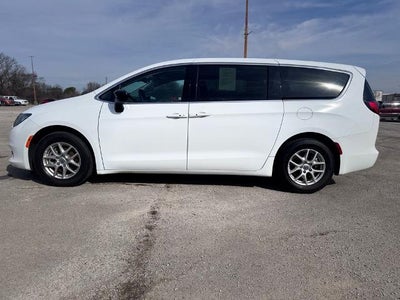 2024 Chrysler Voyager LX