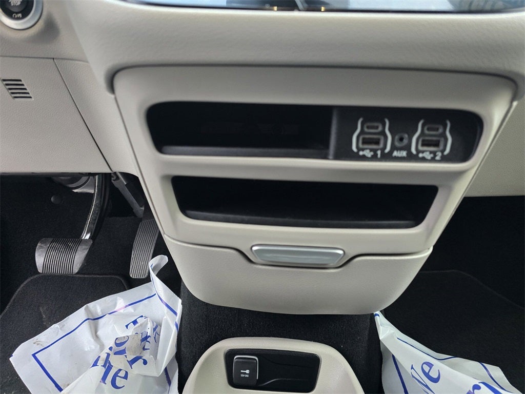 2024 Chrysler Voyager LX