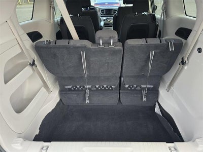 2024 Chrysler Voyager LX