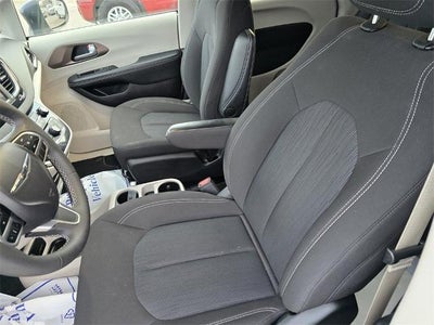 2024 Chrysler Voyager LX