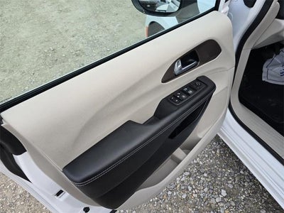 2024 Chrysler Voyager LX