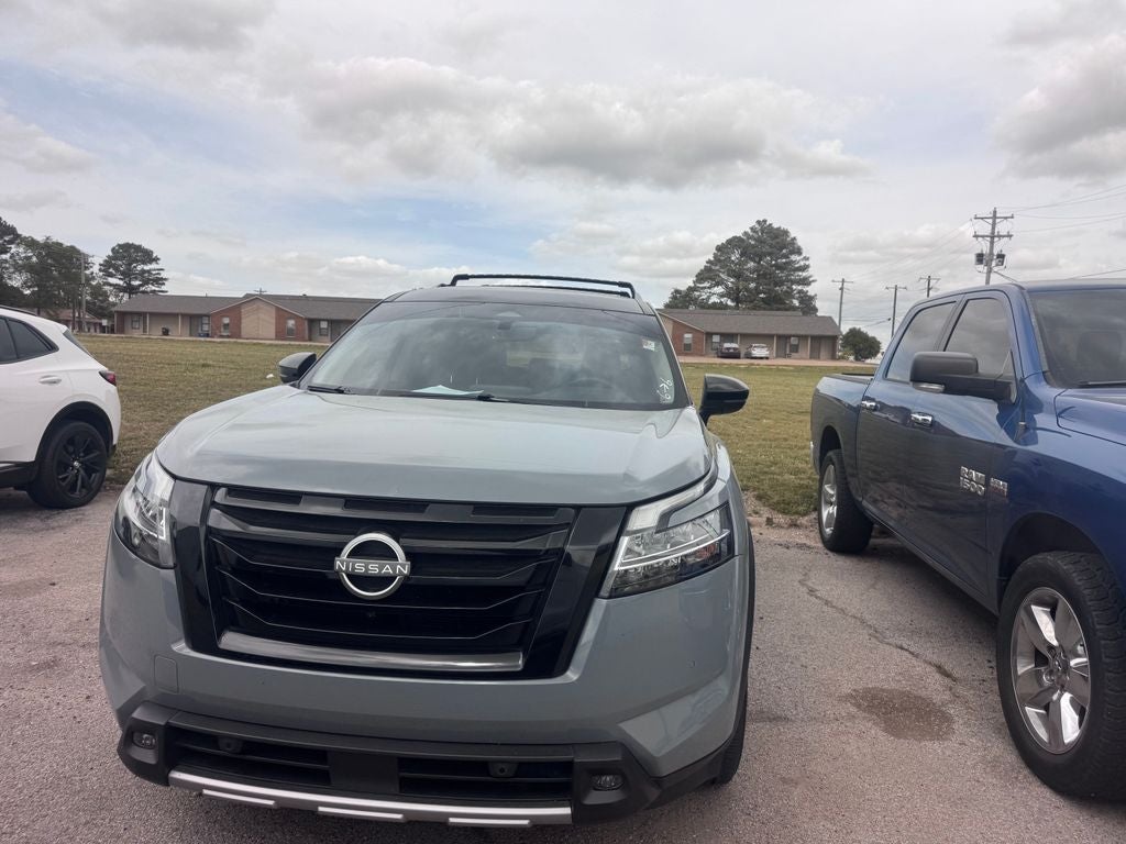 2023 Nissan Pathfinder SL