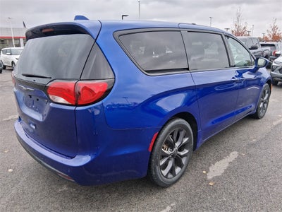 2020 Chrysler Pacifica Touring