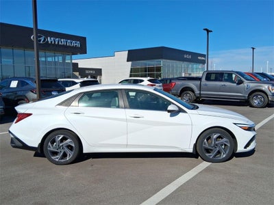 2025 Hyundai ELANTRA Limited