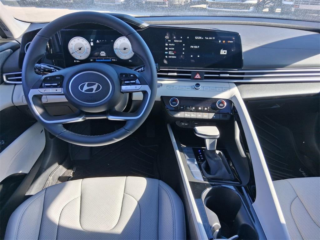 2025 Hyundai ELANTRA Limited