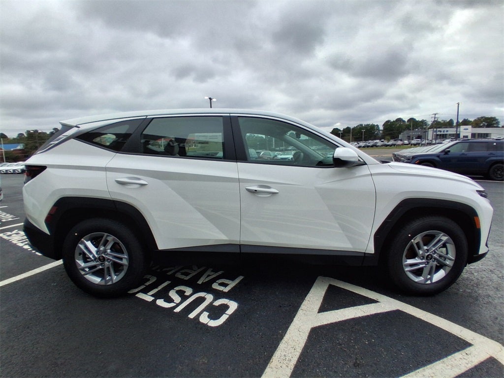 2026 Hyundai TUCSON SE FWD